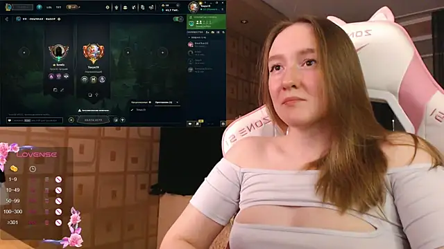 MoonlishSiren online show from October 3, 2025, 6:31 pm