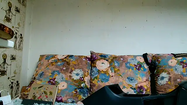 Sophie Bell online show from June 11, 2026, 6:05 pm