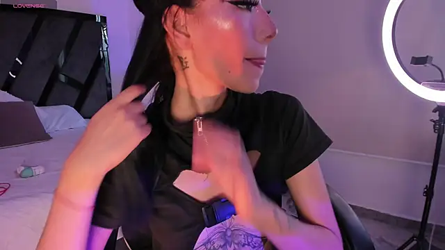 MelodyBliss online show from April 16, 2026, 9:39 pm