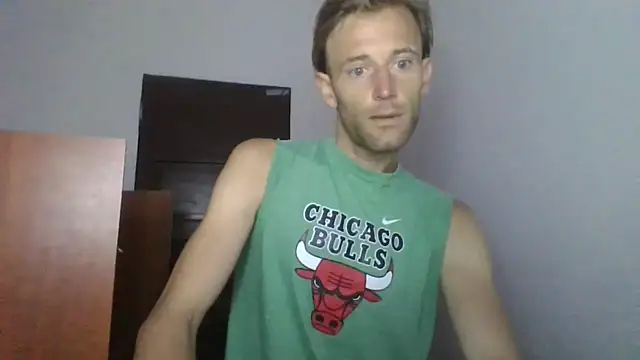 Snapshot of aquilesmade chatting on October 31, 2025, 12:57 pm aquilesmade online show from October 31, 2025, 12:57 pm