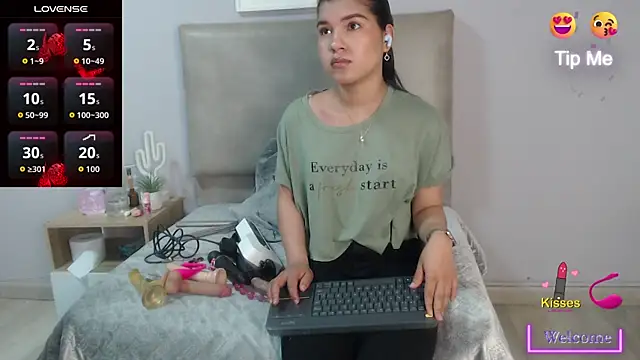 Snapshot of SophiaMeyerst chatting on July 9, 2026, 2:49 pm SophiaMeyerst online show from July 9, 2026, 2:49 pm