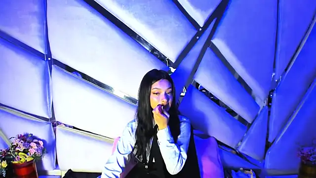 Aurora 18 online show from October 30, 2025, 2:36 pm