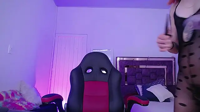 Snapshot of alejandrafitt chatting on October 25, 2025, 4:40 pm alejandrafitt online show from October 25, 2025, 4:40 pm