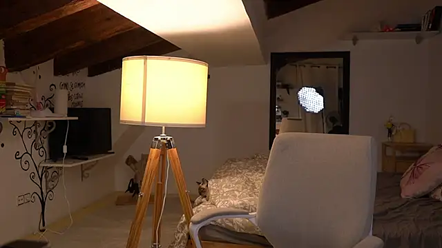 LexieLoree online show from November 18, 2025, 4:05 am