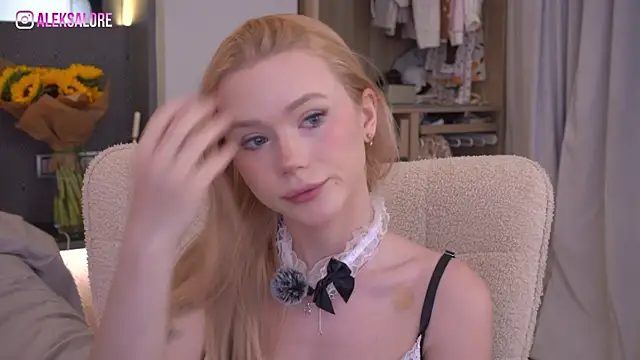 Snapshot of LexieLoree chatting on July 5, 2026, 3:11 am LexieLoree online show from July 5, 2026, 3:11 am