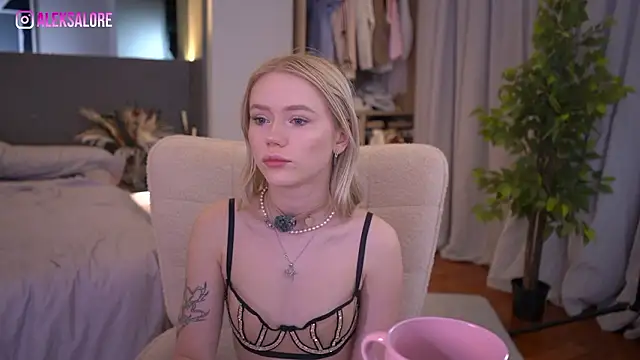 LexieLoree online show from March 28, 2026, 3:18 am