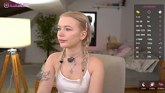 LexieLoree online show from December 2, 2025, 4:14 am