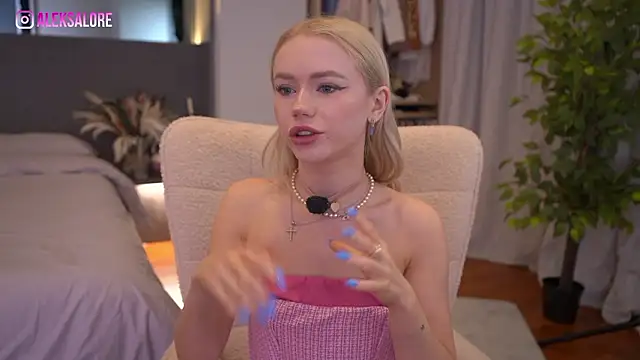 LexieLoree online show from March 29, 2026, 2:35 am