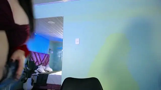 Layna cold online show from October 27, 2025, 12:50 pm