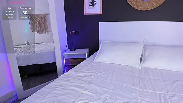 VioletPaket online show from March 29, 2026, 1:13 pm