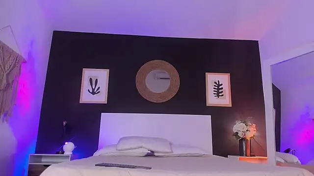 VioletPaket online show from October 22, 2025, 11:42 am