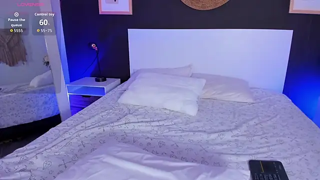 VioletPaket online show from March 14, 2026, 1:06 pm