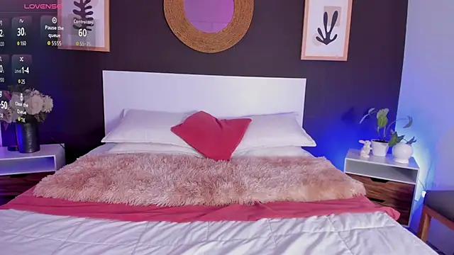 VioletPaket online show from April 20, 2026, 11:35 am