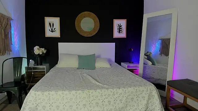 VioletPaket online show from February 11, 2026, 11:43 am