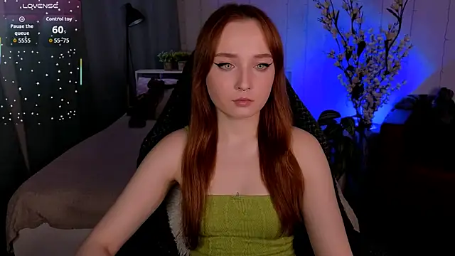 Emma Chery online show from November 13, 2025, 5:44 am