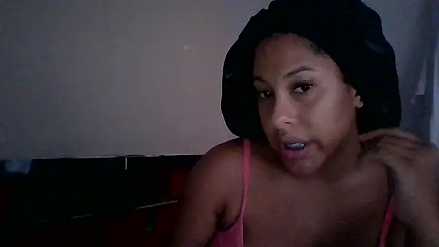 Snapshot of Kitra_New chatting on November 5, 2025, 8:34 pm Kitra New online show from November 5, 2025, 8:34 pm