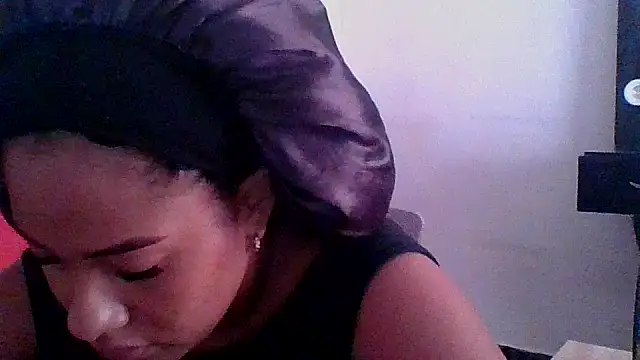 Snapshot of Kitra_New chatting on December 17, 2025, 1:49 pm Kitra New online show from December 17, 2025, 1:49 pm