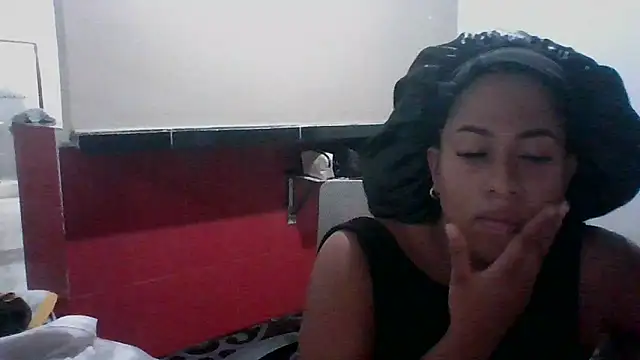 Snapshot of Kitra_New chatting on December 17, 2025, 1:43 am Kitra New online show from December 17, 2025, 1:43 am