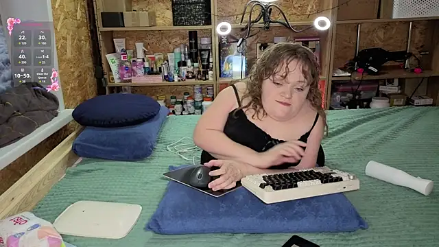 MiniNatalie online show from December 20, 2025, 2:20 pm