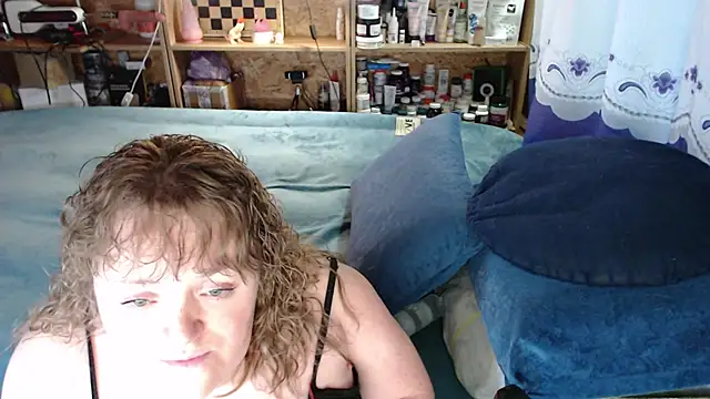 MiniNatalie online show from October 12, 2025, 11:33 am