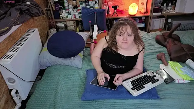 MiniNatalie online show from November 25, 2025, 6:03 am