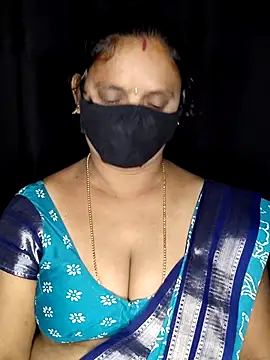 vintage-vibs online show from November 15, 2025, 5:50 pm