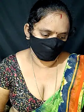 Snapshot of vintage-vibs chatting on February 26, 2025, 5:42 pm vintage-vibs online show from February 26, 2025, 5:42 pm