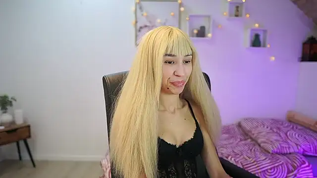 Amai  Liu online show from November 5, 2025, 6:55 pm