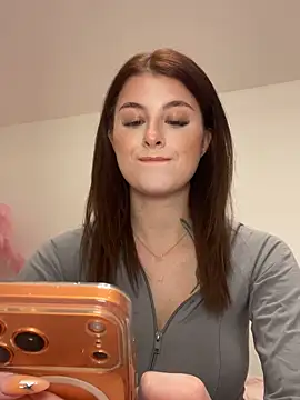 Mia-Minou online show from March 26, 2026, 11:19 am