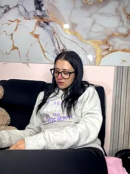 Isabella 21x online show from November 7, 2025, 12:42 pm