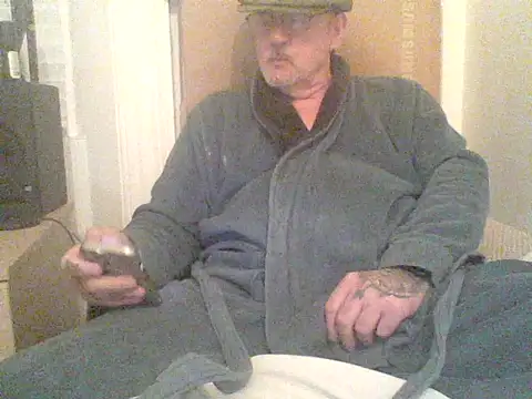 Snapshot of oldenglishguy chatting on March 4, 2026, 7:43 pm oldenglishguy online show from March 4, 2026, 7:43 pm