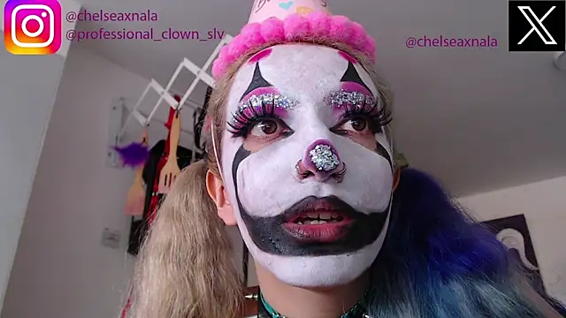 Snapshot of Eloise-brown chatting on October 3, 2025, 6:42 pm Eloise-brown online show from October 3, 2025, 6:42 pm