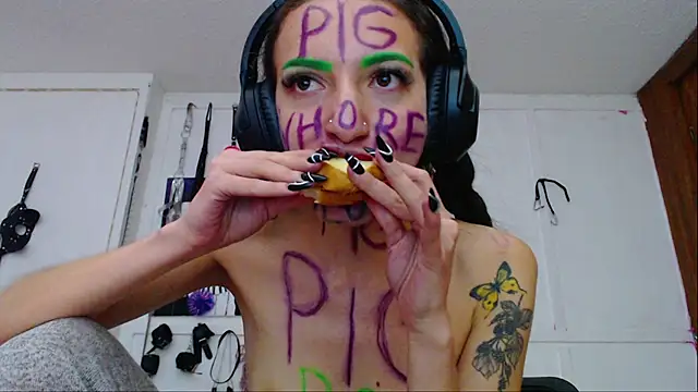 Snapshot of Eloise-brown chatting on February 11, 2025, 9:03 pm Eloise-brown online show from February 11, 2025, 9:03 pm