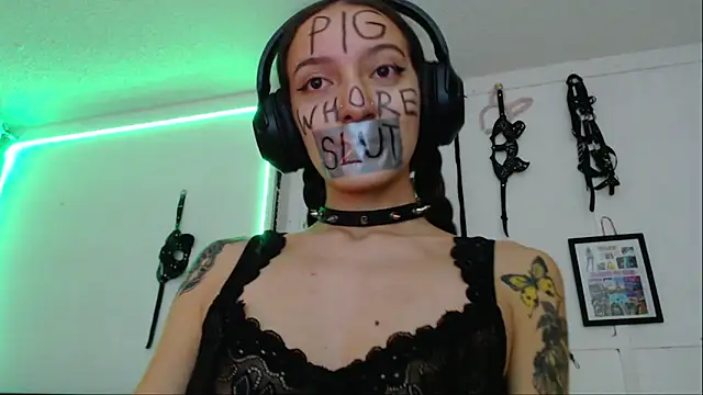 Snapshot of Eloise-brown chatting on January 17, 2025, 1:36 am Eloise-brown online show from January 17, 2025, 1:36 am