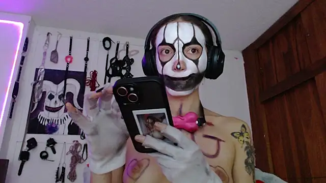Snapshot of Eloise-brown chatting on January 4, 2025, 11:59 pm Eloise-brown online show from January 4, 2025, 11:59 pm