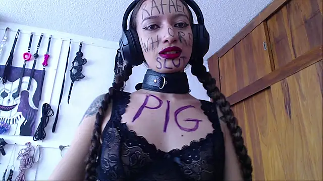 Snapshot of Eloise-brown chatting on January 25, 2025, 6:46 pm Eloise-brown online show from January 25, 2025, 6:46 pm