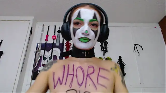 Snapshot of Eloise-brown chatting on February 25, 2025, 11:26 pm Eloise-brown online show from February 25, 2025, 11:26 pm
