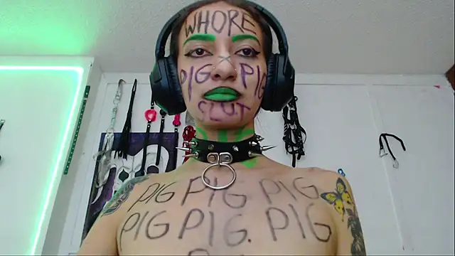Snapshot of Eloise-brown chatting on February 6, 2025, 10:32 pm Eloise-brown online show from February 6, 2025, 10:32 pm