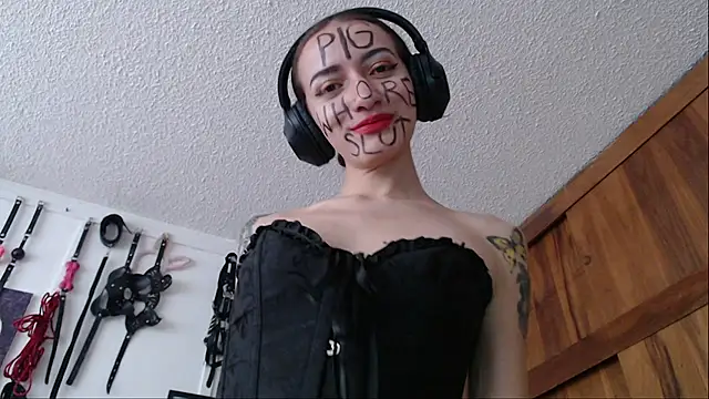 Snapshot of Eloise-brown chatting on January 8, 2025, 9:55 pm Eloise-brown online show from January 8, 2025, 9:55 pm