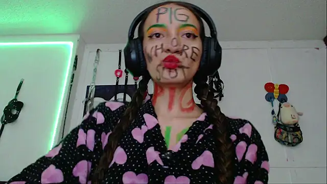 Snapshot of Eloise-brown chatting on January 22, 2025, 4:23 am Eloise-brown online show from January 22, 2025, 4:23 am