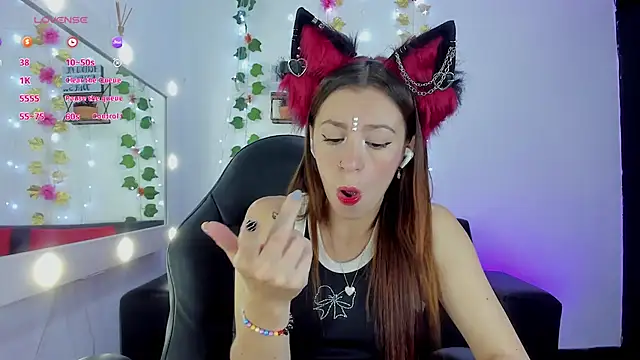 roxanne jones1 online show from September 12, 2025, 8:41 pm