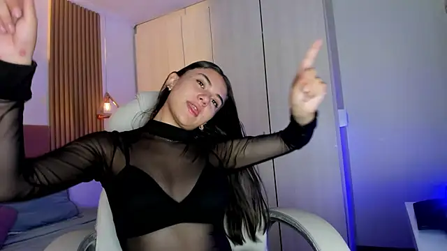mia nevaeh online show from June 24, 2026, 8:28 pm