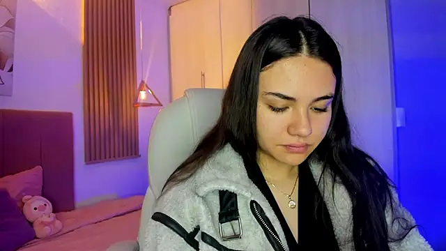 mia nevaeh online show from January 5, 2026, 7:28 pm