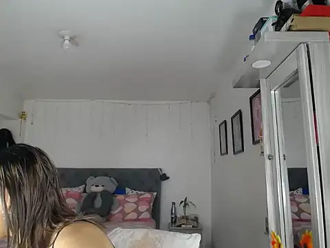 Snapshot of Corina_hot chatting on September 24, 2025, 8:37 pm Corina hot online show from September 24, 2025, 8:37 pm