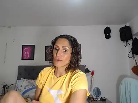 Corina hot online show from December 2, 2025, 10:22 pm