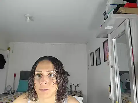 Corina hot online show from October 14, 2025, 7:58 pm