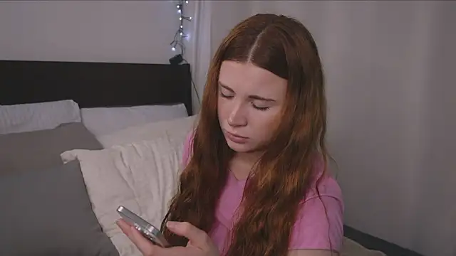 Freckle Diyana online show from September 23, 2025, 5:58 am