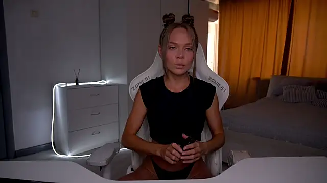 Snapshot of Evelinka chatting on June 13, 2026, 8:56 am Evelinka online show from June 13, 2026, 8:56 am