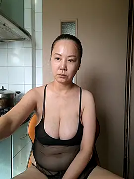 Snapshot of LenaShow chatting on November 27, 2025, 5:30 am LenaShow online show from November 27, 2025, 5:30 am