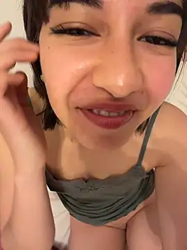 Snapshot of BitchyBratxxx chatting on March 11, 2026, 5:18 pm BitchyBratxxx online show from March 11, 2026, 5:18 pm